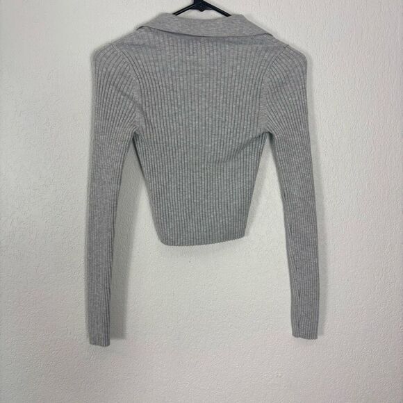 Aerie Grey Ribbed Collared Button Font Cropped Sweater Size XS - Picture 2 of 7